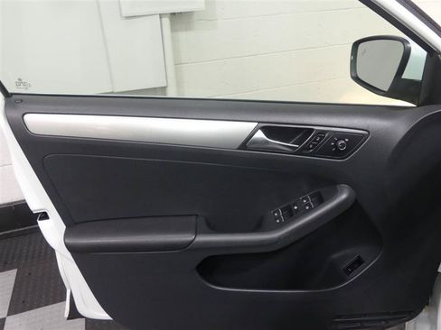 Used 2015 Volkswagen Jetta SE FWD image 18