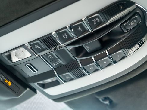 Certified 2025 Porsche Macan GTS AWD/4WD image 45