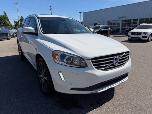 Used 2017 Volvo XC60 T6 Inscription w/ Climate Package AWD/4WD image 3