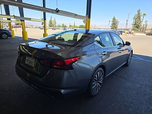 Used 2025 Nissan Altima 2.5 SV FWD image 3