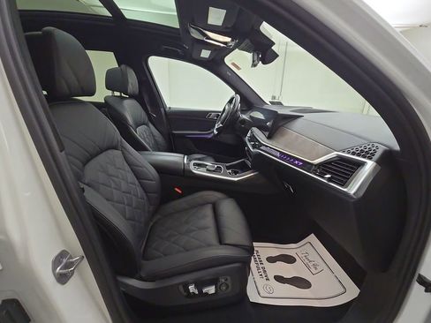 Certified 2023 BMW X7 xDrive40i w/ M Sport Package image 31
