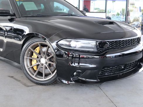 Used 2016 Dodge Charger SRT w/ Harman/Kardon Audio Group RWD image 2