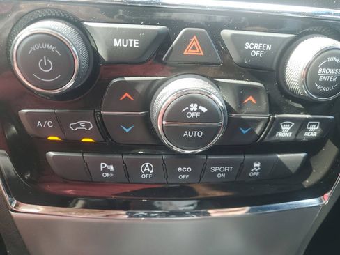 Used 2021 Jeep Grand Cherokee Limited AWD/4WD image 11
