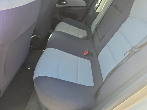 Used 2014 Chevrolet Cruze LS FWD image 19