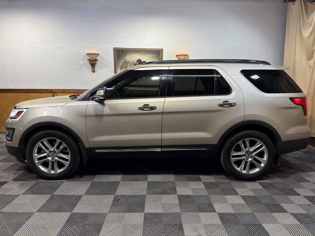 Used 2017 Ford Explorer Limited FWD image 2