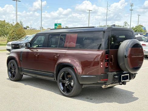 Used 2025 Land Rover Defender 130 X-Dynamic SE AWD/4WD image 3