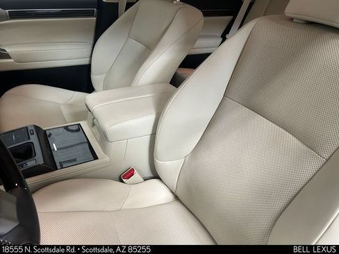Used 2023 Lexus GX 460 Premium w/ Accessory Package AWD/4WD image 18