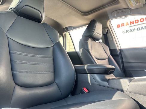 Used 2020 Toyota RAV4 XLE Premium image 27