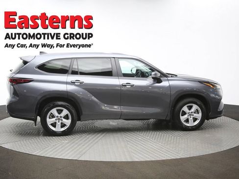 Used 2024 Toyota Highlander LE image 45