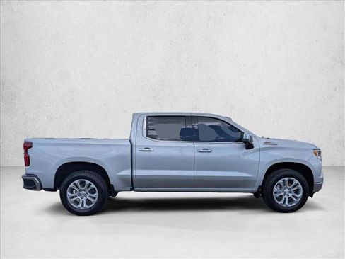 Used 2022 Chevrolet Silverado 1500 LTZ w/ Z71 Off-Road Package AWD/4WD image 4