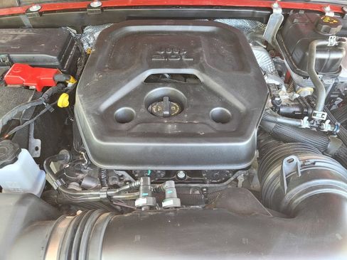 Used 2025 Jeep Wrangler Unlimited Sahara AWD/4WD image 24