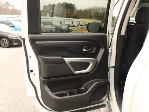Used 2017 Nissan Titan SV RWD image 18