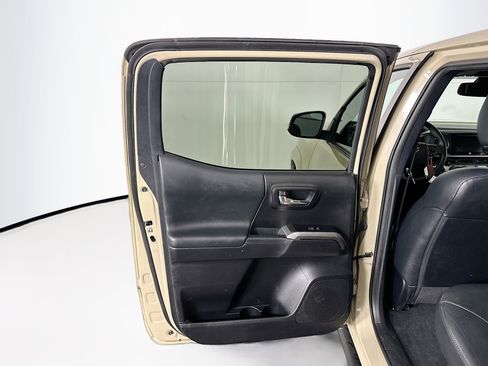 Used 2019 Toyota Tacoma Limited image 26