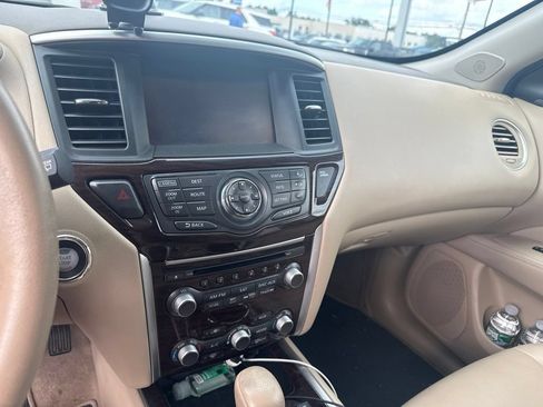 Used 2015 Nissan Pathfinder SL w/ SL Tech Package FWD image 13