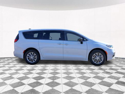 New 2026 Chrysler Pacifica Select AWD/4WD image 11