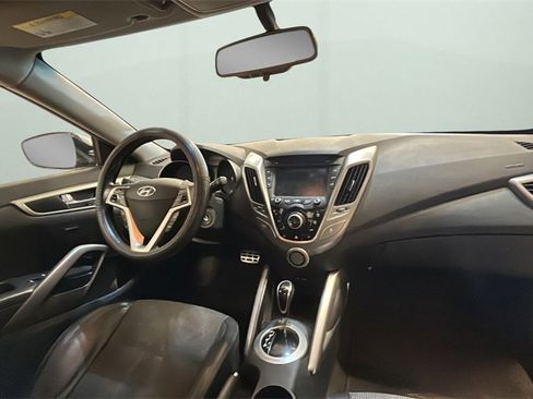 Used 2013 Hyundai Veloster w/ Style Pkg image 10