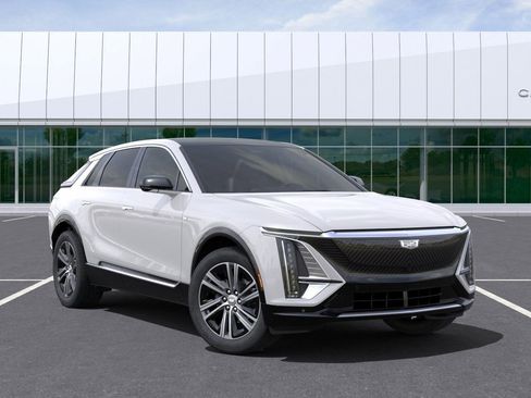 Used 2025 Cadillac Lyriq Luxury AWD/4WD image 7