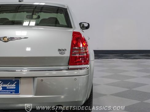 Used 2005 Chrysler 300 C w/ Navigation & Sound Group II RWD image 26