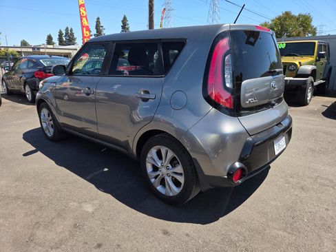 Used 2016 Kia Soul + FWD image 2