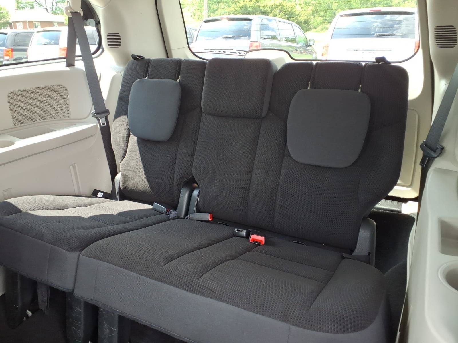Used 2018 Dodge Grand Caravan SE w/ UConnect Hands-Free Group FWD image 7