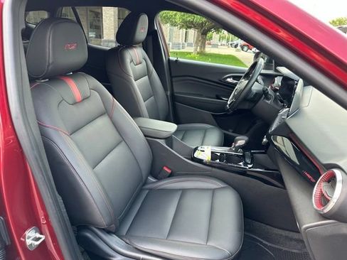Used 2024 Chevrolet Trax RS FWD image 28
