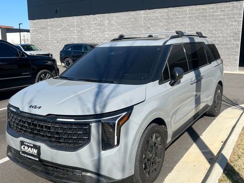Used 2025 Kia Carnival SX Prestige image 1