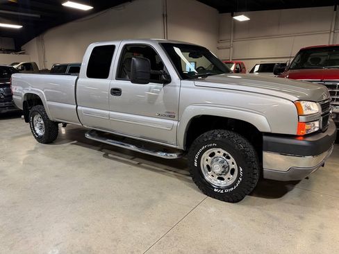Used 2006 Chevrolet Silverado 2500 LT w/ Skid Plate Package AWD/4WD image 1