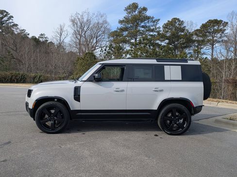 New 2026 Land Rover Defender 110 X-Dynamic SE image 8