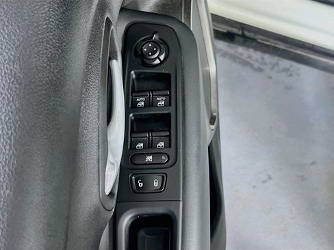 Used 2023 Jeep Renegade Latitude AWD/4WD image 18