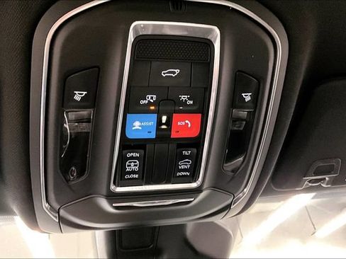 Used 2023 Jeep Grand Cherokee Altitude AWD/4WD image 37
