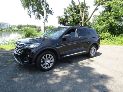 Used 2025 Ford Explorer Active w/ Active Comfort Package AWD/4WD image 40