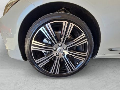 Used 2022 Volvo S90 B6 Inscription w/ Advanced Package image 23