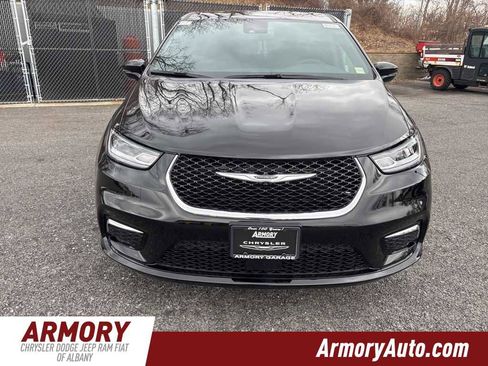 New 2026 Chrysler Pacifica Select image 2