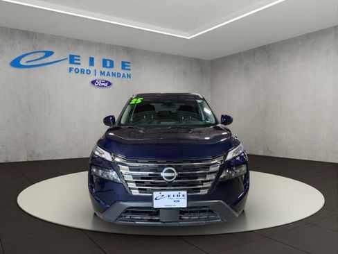 Used 2025 Nissan Rogue SV AWD/4WD image 2