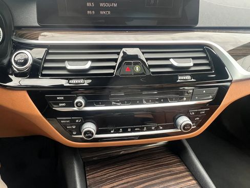 Used 2019 BMW 530e xDrive 530e xDrive iPerformance Sedan image 16