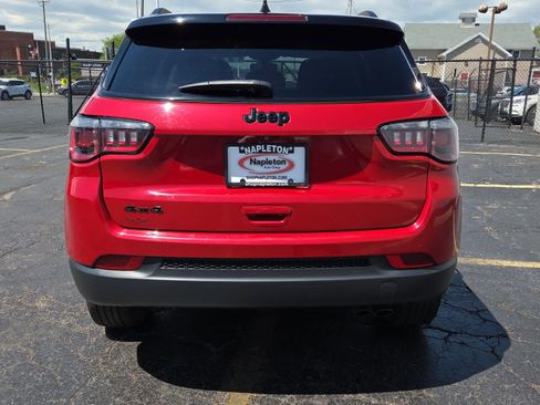 Used 2018 Jeep Compass Latitude w/ Popular Equipment Group AWD/4WD image 6