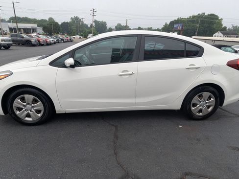 Used 2017 Kia Forte LX FWD image 4