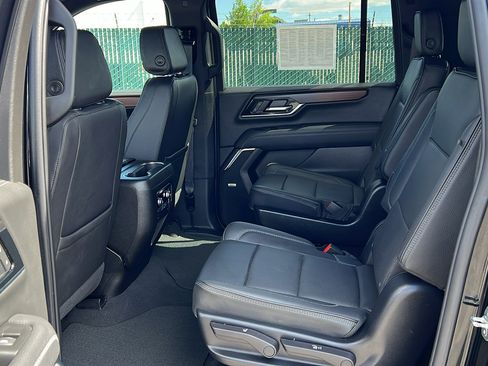 Certified 2025 GMC Yukon XL Denali AWD/4WD image 17