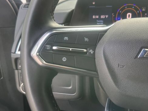 Used 2025 Chevrolet Suburban Z71 AWD/4WD image 19