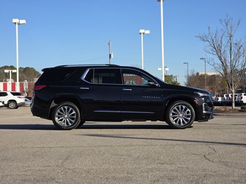 Used 2023 Chevrolet Traverse Premier image 9