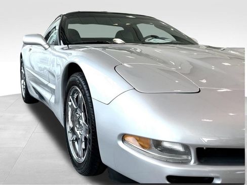 Used 1998 Chevrolet Corvette Coupe w/ Memory Pkg RWD image 19