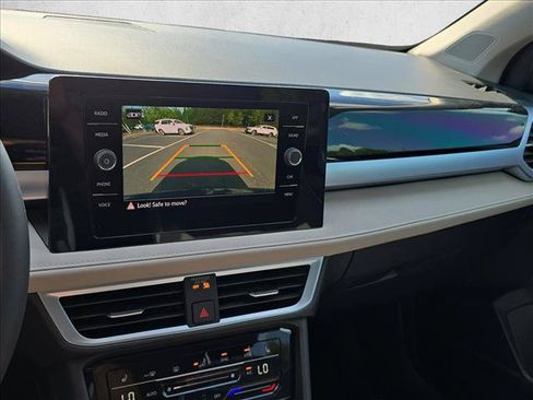 New 2026 Volkswagen Taos SE FWD image 15