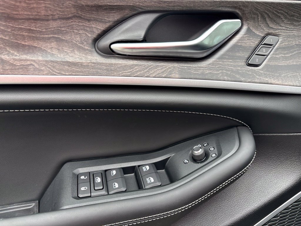 New 2027 Jeep Grand Cherokee Limited AWD/4WD image 10
