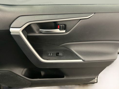 Used 2025 Toyota RAV4 XLE AWD/4WD image 33