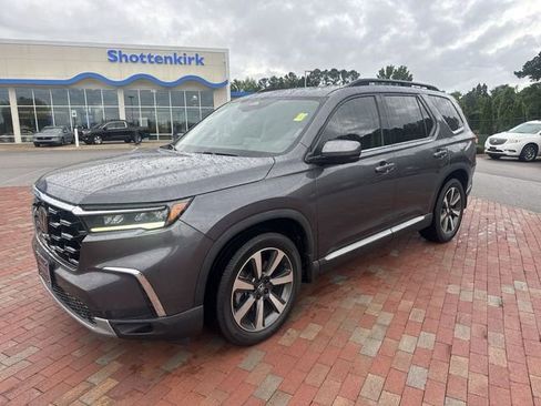 Used 2023 Honda Pilot Elite image 4