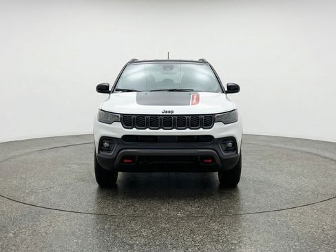 Used 2025 Jeep Compass Trailhawk image 2