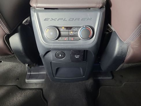 Used 2025 Ford Explorer Platinum w/ LUX Leather Package image 18