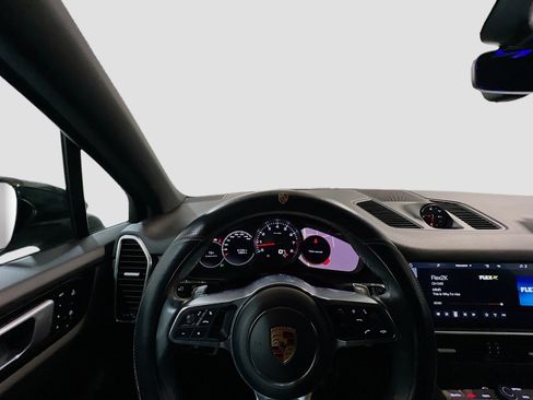 Used 2020 Porsche Cayenne S image 7