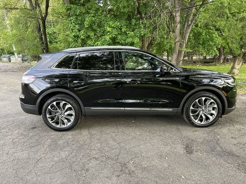 Used 2023 Lincoln Nautilus Reserve AWD/4WD image 9