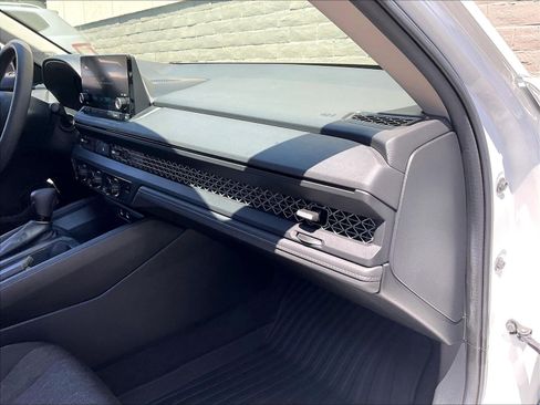 Used 2023 Honda Accord EX image 16